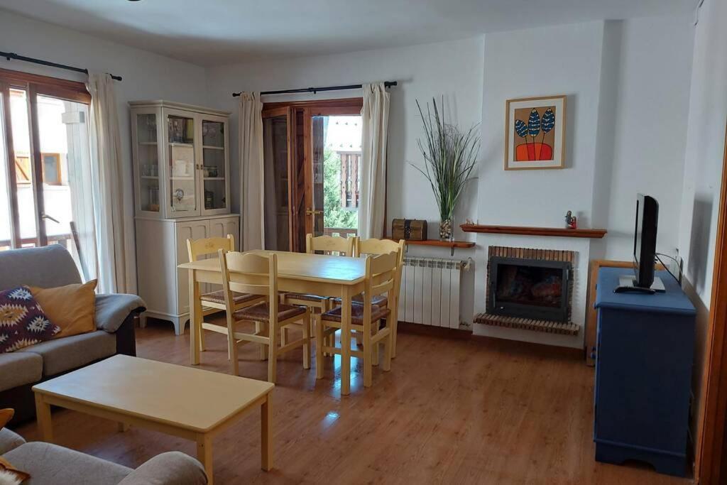 Casa Bihotz - Bonito Y Centrico Apartamento Con Garaje En Sallent Sallent De Gallego Luaran gambar